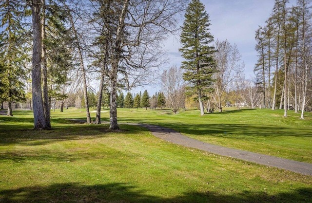 Charming 2-bedroom house with WiFi, AC in gorgeous Columbia Falls