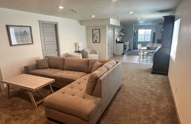 Charming 2-bedroom basement apartment with WiFi, AC in lovely Stansbury Park