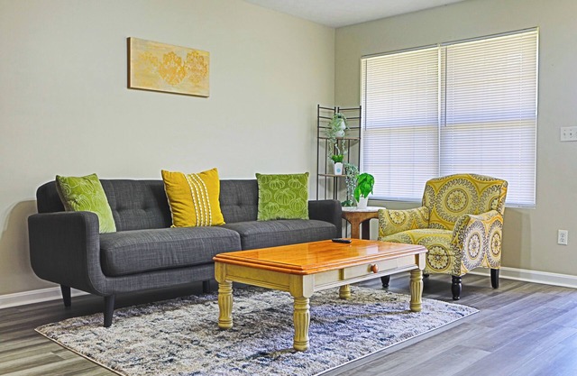 Charming 2-bedroom townhome with AC, WiFi in nice Elizabethtown