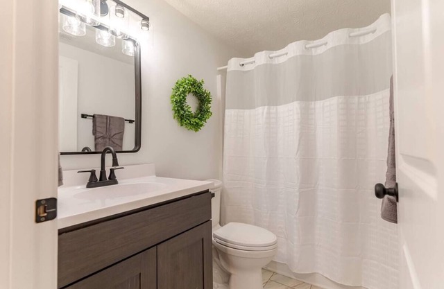 Charming 2-bedroom house in Elizabethtown with WiFi and AC