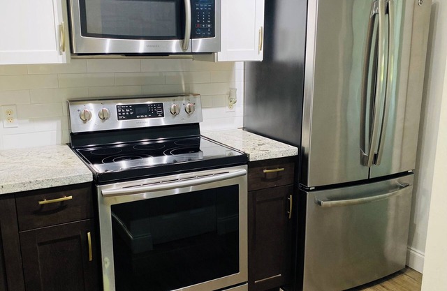 Charming 2-bedroom 2 bathroom condo with WiFi, AC in lovely Miramar