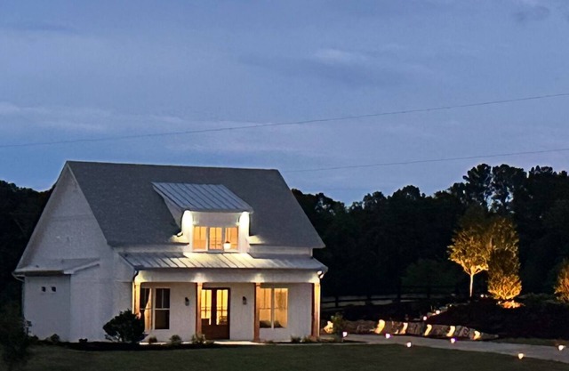 Charming 2-bedroom 2-bath house in Bishop - walk to the UGA equestrian complex