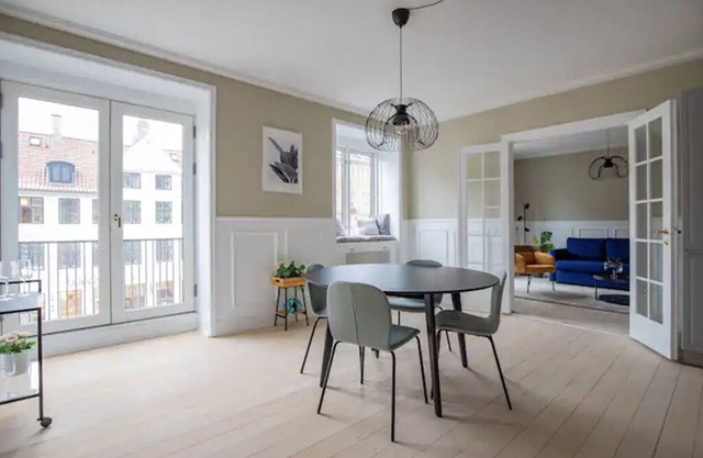 Charming 2-bedroom apartment in delightful København with WiFi
