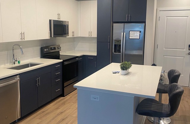 Charming 2-bedroom apartment with fitness room, WiFi in brilliant Charlotte