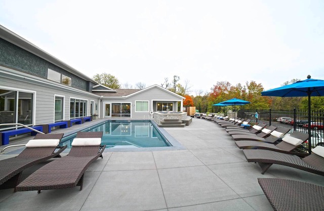 Charming 2-bedroom apartment with AC, fitness room in enjoyable Lawrence
