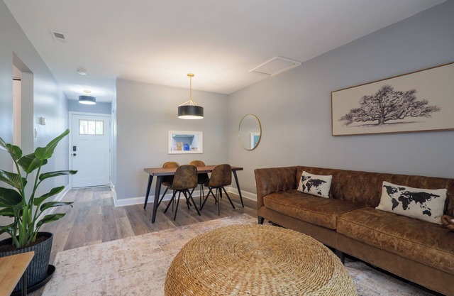 Charming 2-bedroom apartment with AC, WiFi in terrific Valdosta