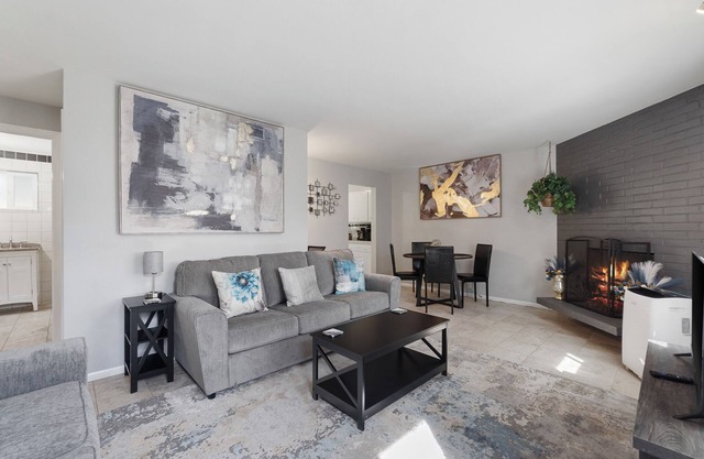 Charming 2-bedroom apartment with WiFi, AC in Olympia