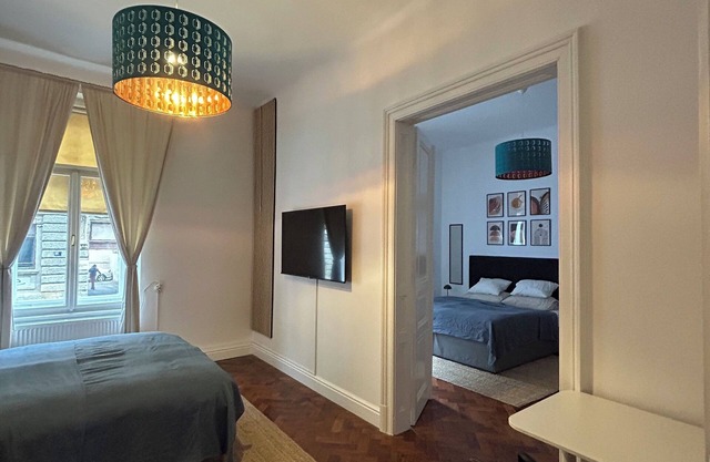 Charming 2-bedroom apartment with WiFi, AC in Zagreb Strict Center.