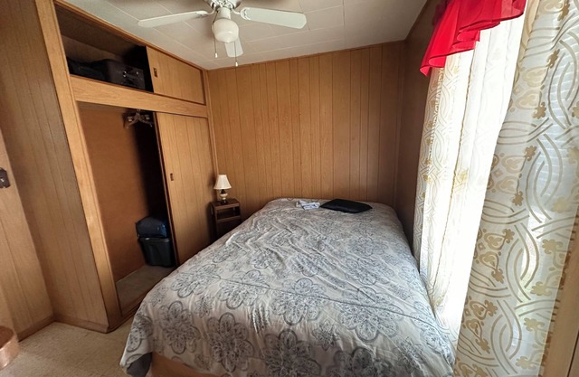 Charming 2-bedroom apartment in Racine with WiFi near Lake Michigan