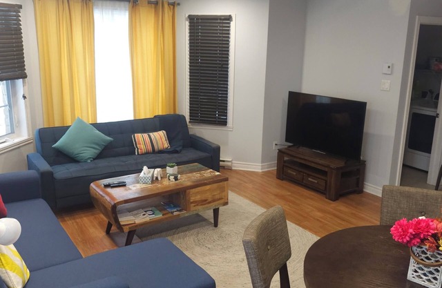 Charming 2-bedroom apartment with WiFi, AC in peaceful Laval