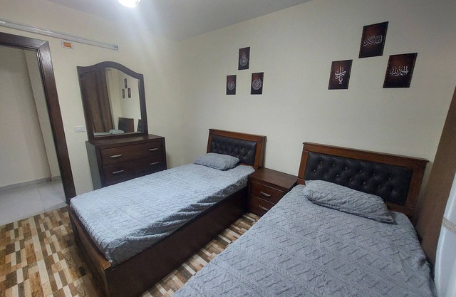 Charming 2-bedroom apartment in delightful Zarqa with AC, WiFi near to services