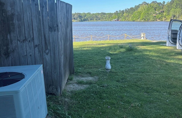 Charming 2-bedroom cabin a delightful home with beautiful waterfront views!