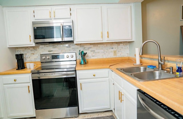 Charming 2-bedroom condo with WiFi, AC in superb Columbia