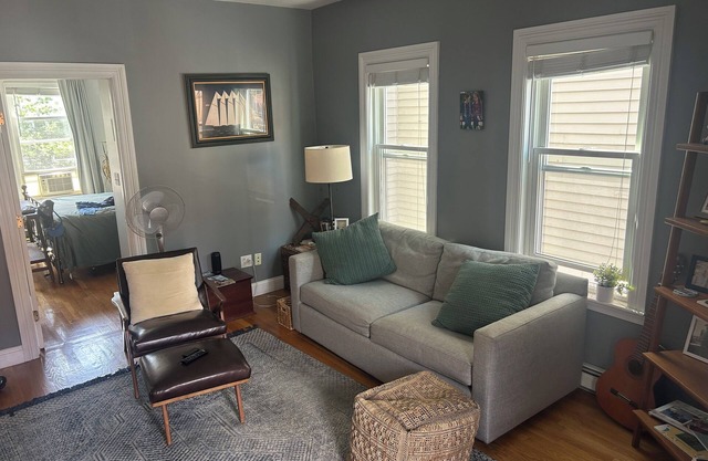 Charming 2-bedroom condo with WiFi, AC in fabulous historic Charlestown