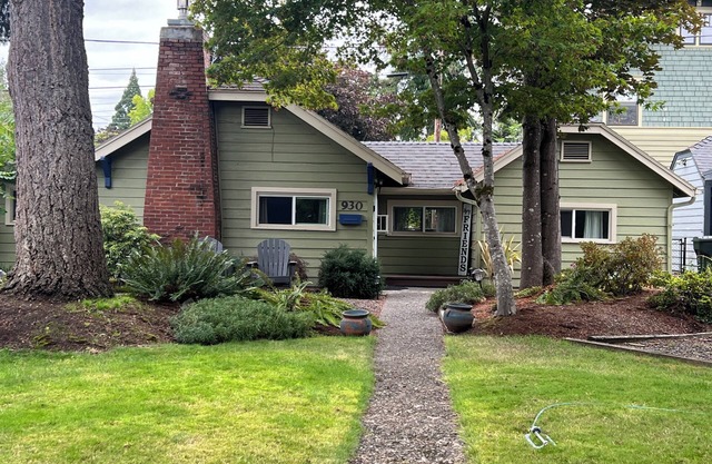 Charming 2-bedroom cottage in the heart of Salem