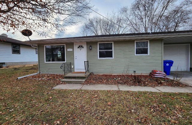 Charming 2-bedroom Duplex house in fabulous Green Bay