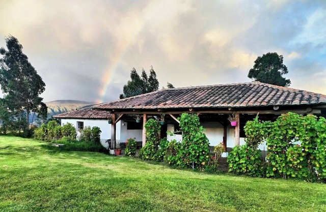 Charming 2-bedroom farmhouse in delightful Ibarra with WiFi