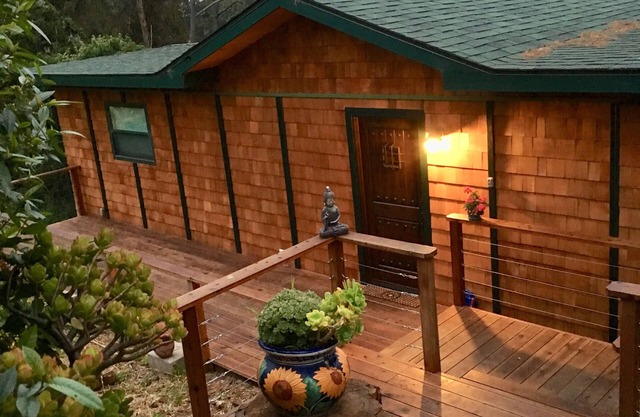 Charming 2 Bedroom Getaway for Monthly Rentals With Amazing Ocean Views