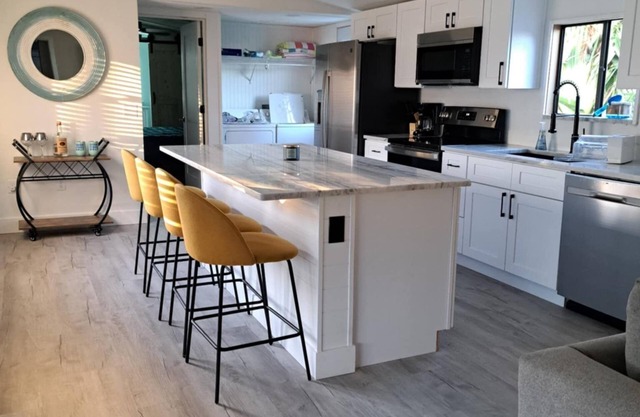 Charming 2-bedroom house in Fort Myers with WiFi and AC