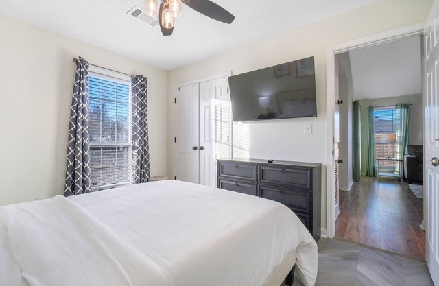 Charming 2-Bedroom Home.Pet Friendly.2 Min From Baptist East