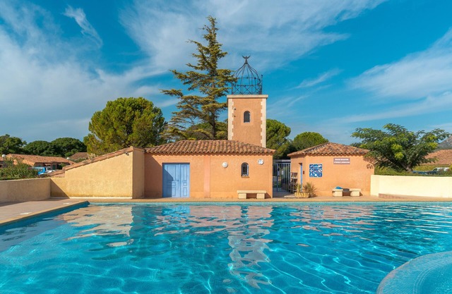 Charming 2-bedroom house with pool, wifi, AC in peaceful Eyguières