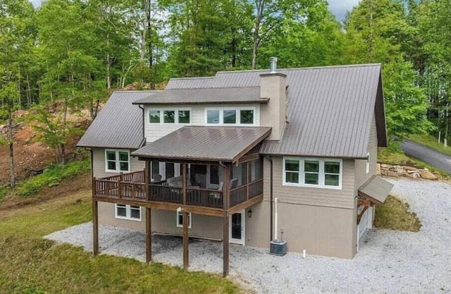 Charming 2-bedroom house in peaceful Cullowhee with AC