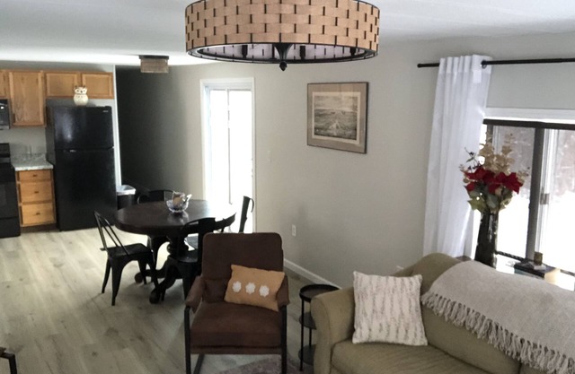 Charming 2-bedroom home in quaint Newfield with WiFi