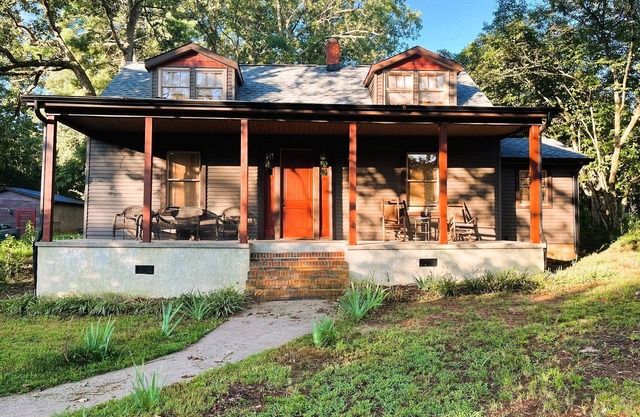 Charming 2-bedroom home in tranquil Easley