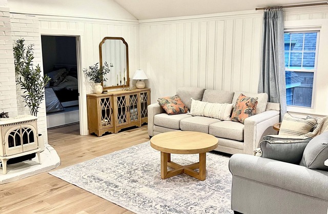 Charming 2-bedroom home, walking distance to Ferry + Bayview Beach in Saco