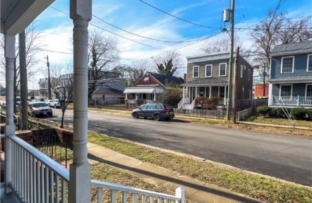 Charming 2-bedroom house in lovely Richmond with WiFi, AC.