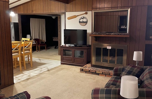 Charming 2-bedroom house with WiFi, AC in wonderful Townsend