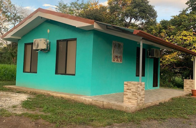 Charming 2-bedroom house in enchanting Bagaces with WiFi, AC, FREE parkin