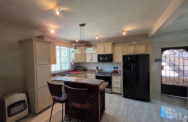 Charming 2-bedroom house with WiFi, AC in beautiful Cananea
