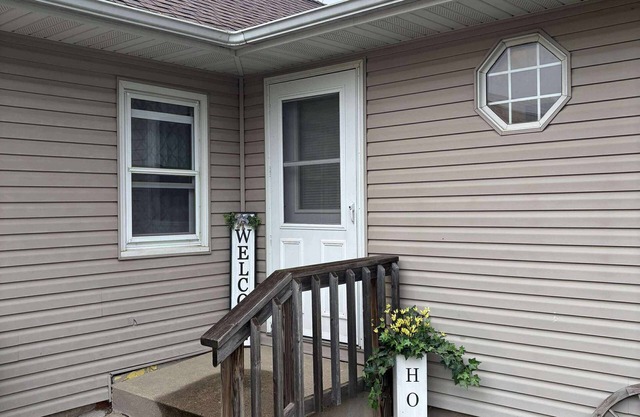 Charming 2-bedroom house w/WiFi, AC in Balaton near Marshall, MN, pet friendly