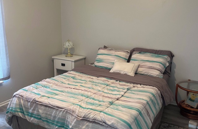 Charming 2-bedroom house with WiFi, AC in fabulous Deltona , Florida