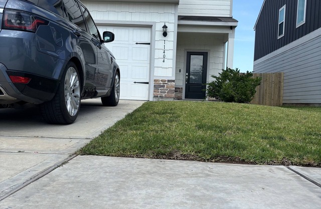 Charming 2-bedroom house with WiFi and AC in pleasant Houston area.