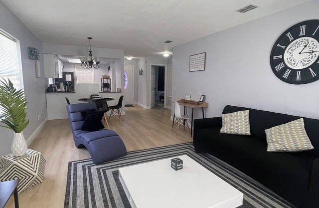 Charming 2-bedroom house in delightful Orlando. Centrally located.