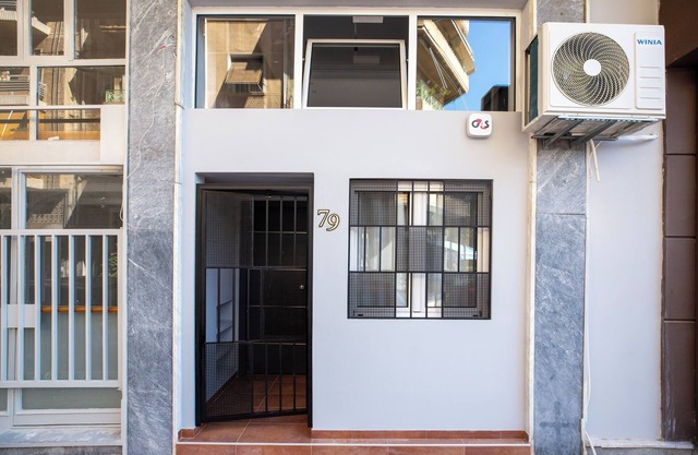 Charming 2-bedroom house with WiFi, AC in fantastic Athina