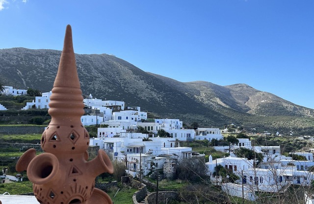 Charming 2-bedroom house in the heart of Sifnos with WiFi, AC & amazing view.