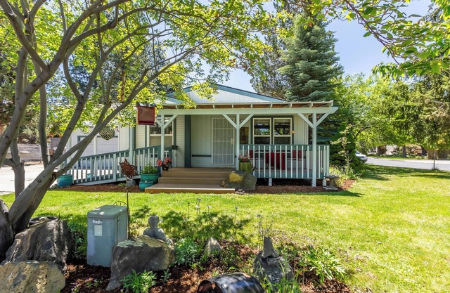 Charming 2-bedroom house in Bend with office and WiFi