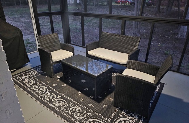 Charming 2-bedroom house with AC, WiFi in quaint Macon