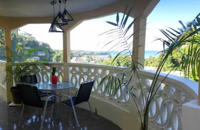 Charming 2-Bedroom Retreat with AC, Sea & Mountain Views, Steps from Downtown!