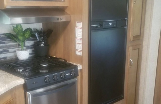 Charming 2-bedroom RV near fabulous Abbeville and Eaufaula with WiFi, AC