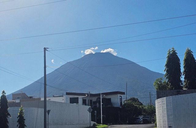 Charming 2-bedroom house with WiFi and AC in serene San Miguel 24/7 security