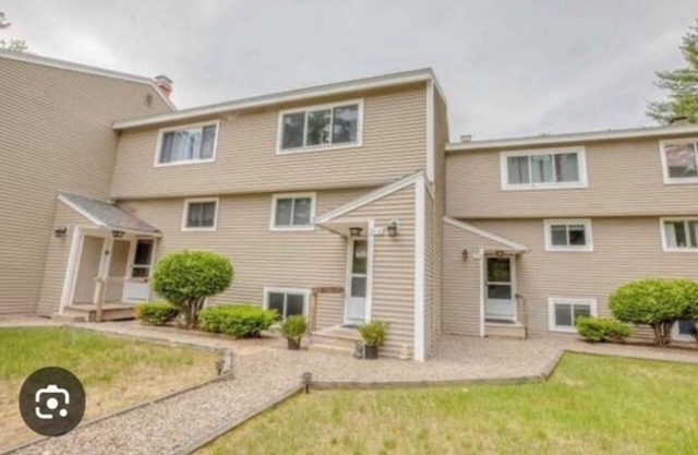 Charming 2-bedroom townhome in Thornton NH. Sleeps 9. 2 beds/2 baths.