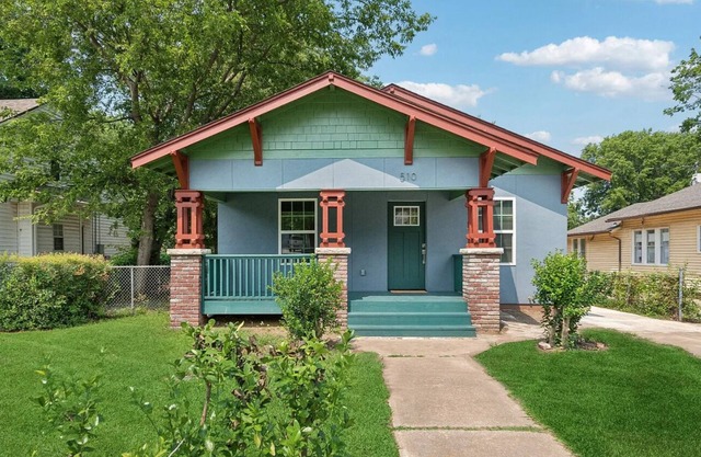 Charming 2-bedroom two bath house in fantastic Tulsa with office/fitness room