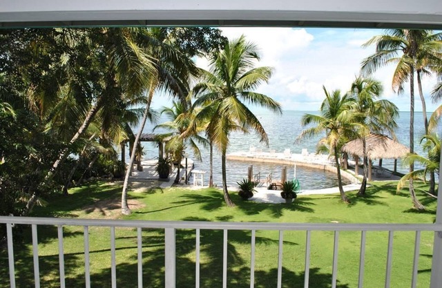 Charming 2 Bedroom Upstairs Home with Bay Views