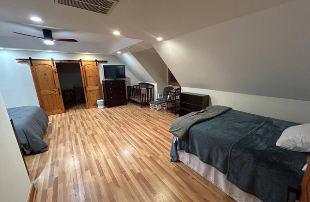 Charming 2-bedroom Unit in Log Cabin house in welcoming Wendell with WiFi, AC