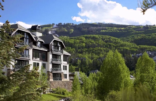 Charming 2-bedroom ski in/out apartment with fitness room, WiFi in Beaver Creek