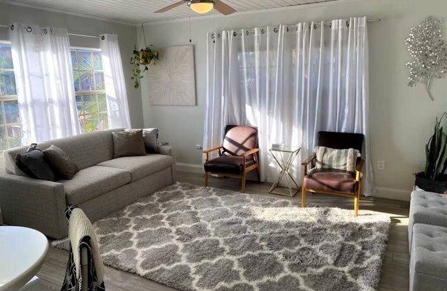 Charming 2-bedroom space in Cocoa Beach close to the beach